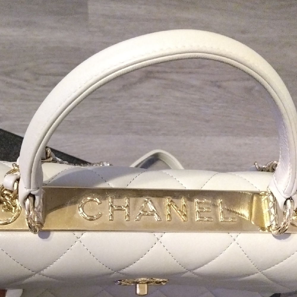 Chanel White and Gold Quilted Shoulder Bag